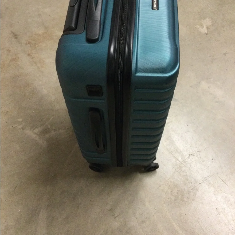 Traveler Teal Hardside Spinner Carry-On
